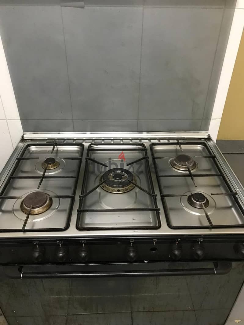 Good Condition Free Standing Stove/Cooker + Gas Cylinder Only OMR 45 1