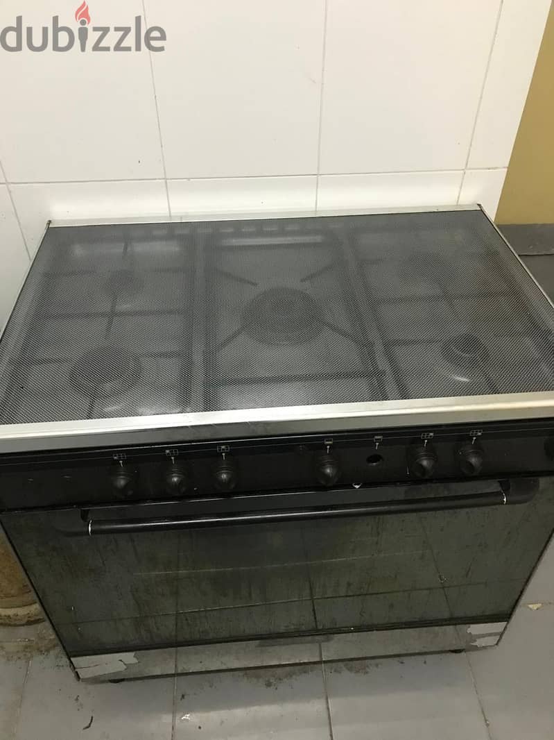 Good Condition Free Standing Stove/Cooker + Gas Cylinder Only OMR 45 2