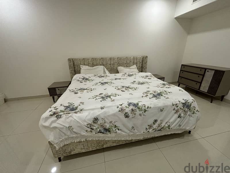 200*200 bedroom set for sale طقم سرير مع تسريحة 4