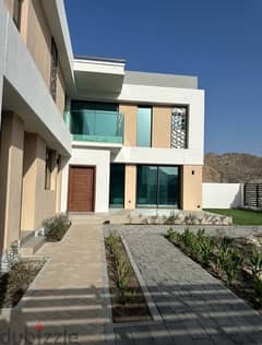 Luxurios 4 bedroom villa in Muscat/ فيلا ب٤ غرف تملك حر للجميع
