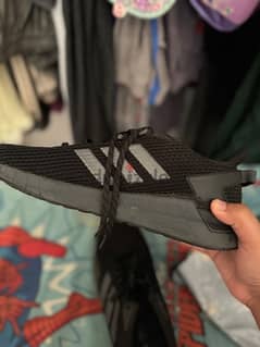 nice clean like new adidas shoes/size:45.5