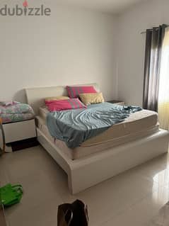 bed and mattress with 2 night table 0