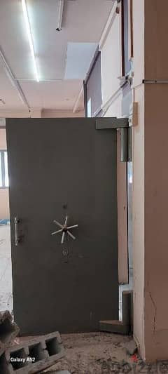 strong room door for sale 180 omr