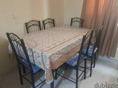 Dining table with six chairs in very good condition