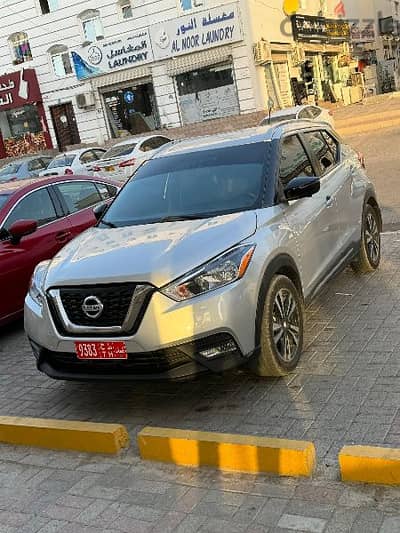 Nissan kicks SUV 7 Rails Day*