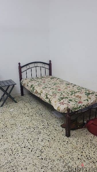 Executive bachelor bed space available for mallu pepole 1