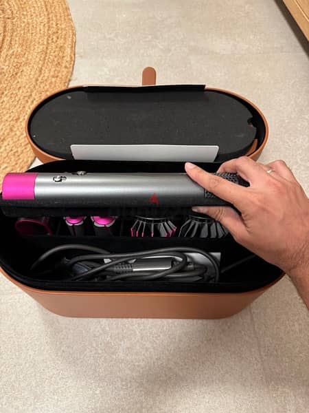Dyson Airwrap Styler / Dryer full box in excellent condition 2