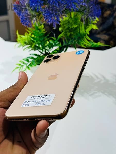 n iPhone, 11 Pro Max 256Gb golden color very good condition 0
