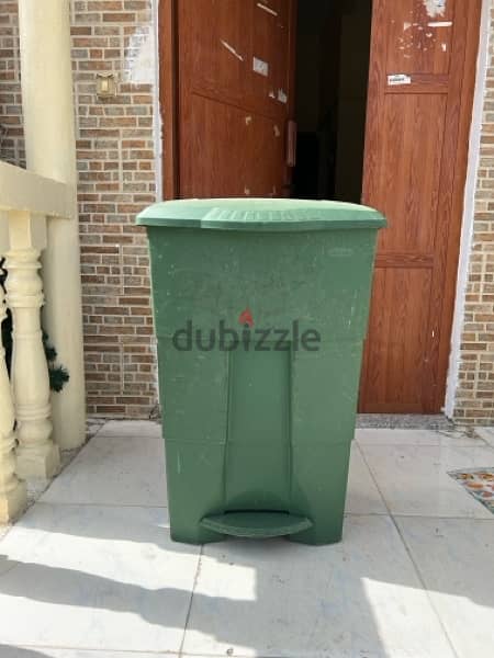 240LTR Waste bin with pedal and wheel 0