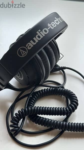 Audio TechnicaAthm40x Profesional Studio Monitor Headphones - Black 1
