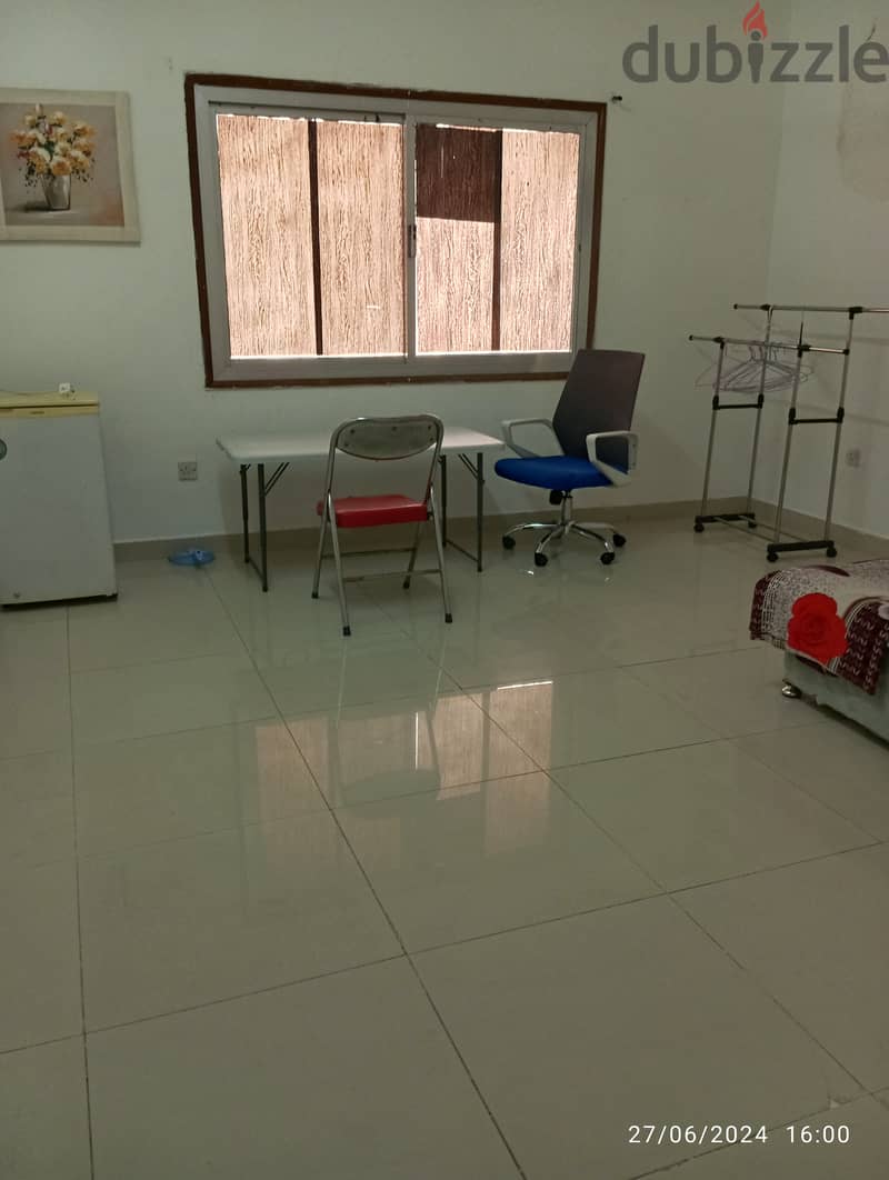 Rent without deposit - single room in Alkhuwair 1