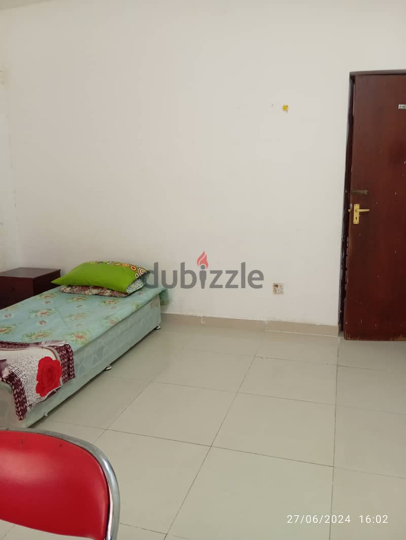 Rent without deposit - single room in Alkhuwair 2