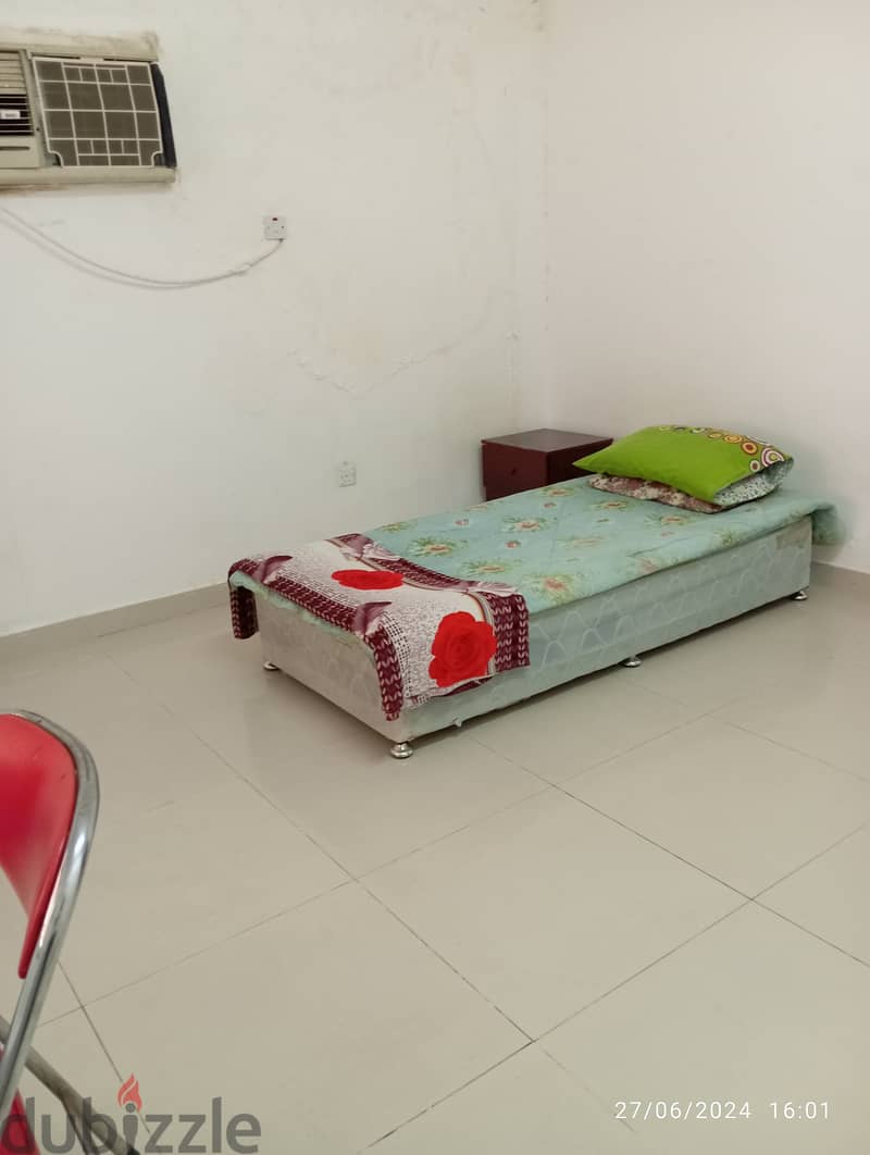 Rent without deposit - single room in Alkhuwair 4