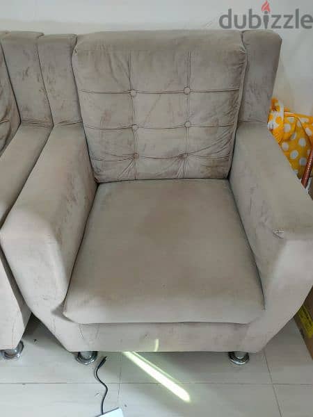 urgent sale single seater sofa 2 pc 1