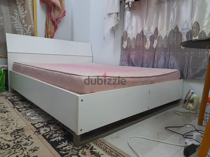 King size Bed with Medical Mettre in Good Condition 0