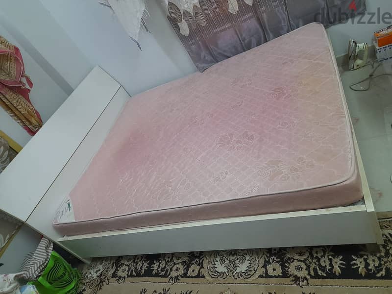 King size Bed with Medical Mettre in Good Condition 1