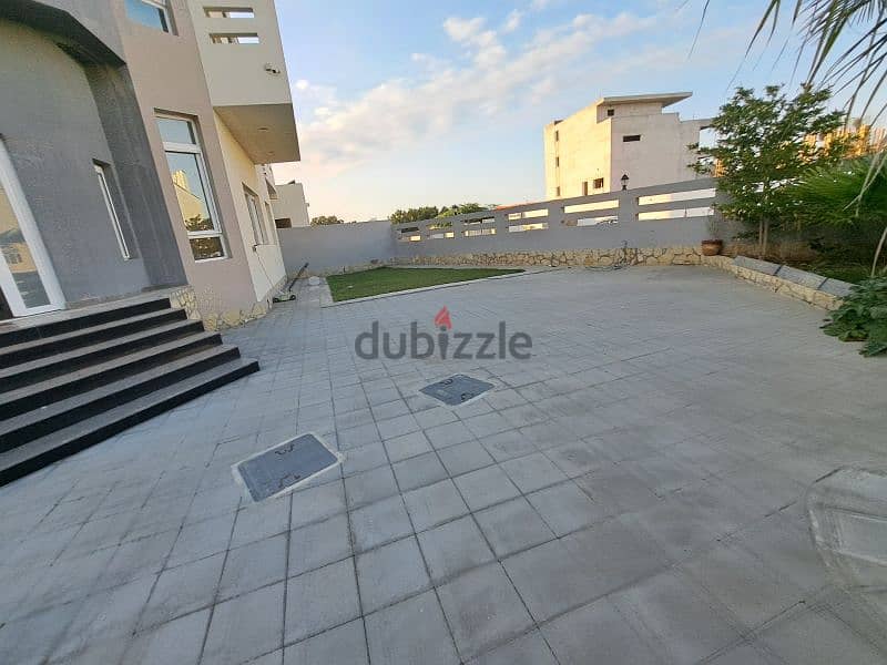 Spacious modern villa with a beautiful  Seaview and a nice garden 10