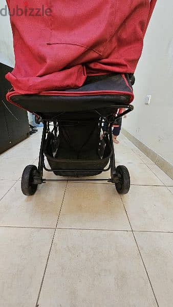 Mee-Mee brand baby Pram in excellent condition 0