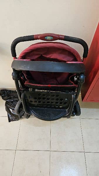 Mee-Mee brand baby Pram in excellent condition 6