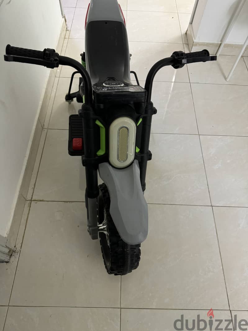 Kids bike upto 7 years chargeable urgently selling 2