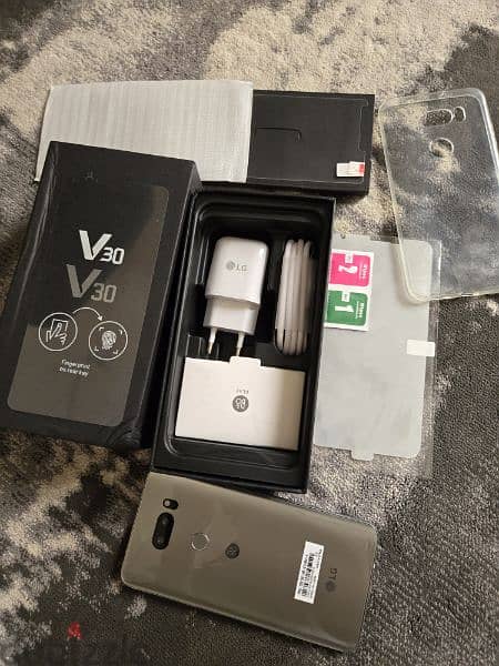 LG v30 64gb 4gb almost new condition 7
