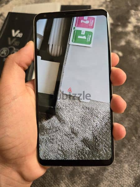 LG v30 64gb 4gb almost new condition 9