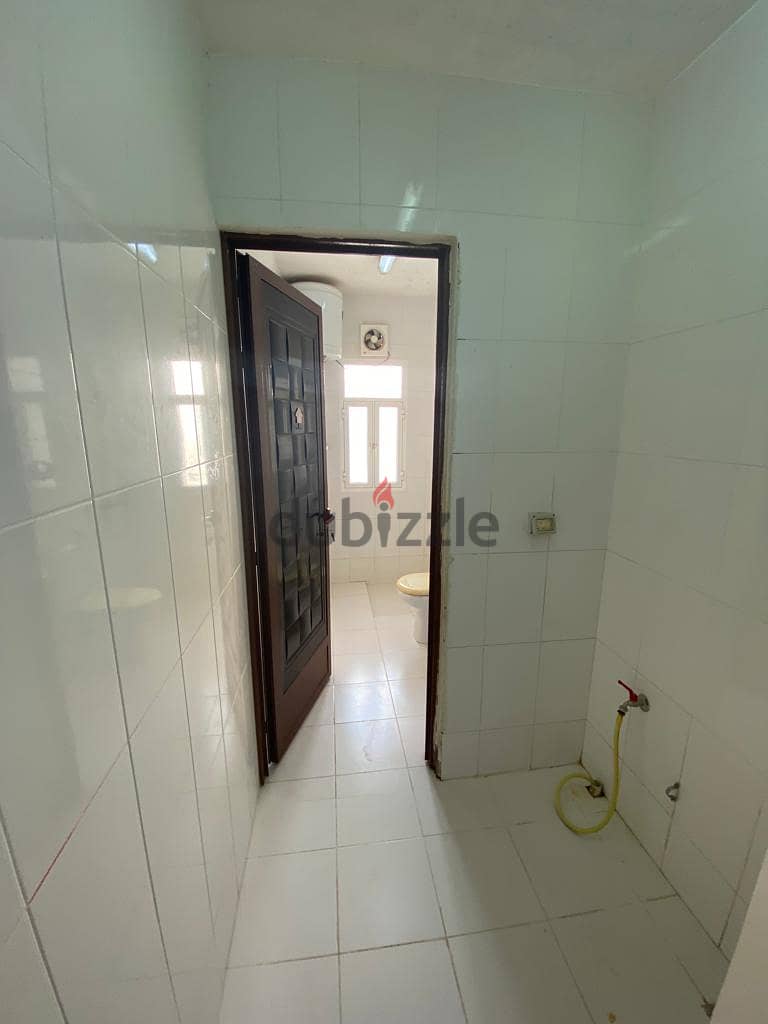 "SR-AQ-312   Flat for rent to let located mawleh south  Features 3