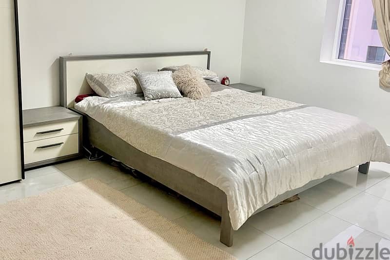 king bed + mattress + 2 nightstand 0