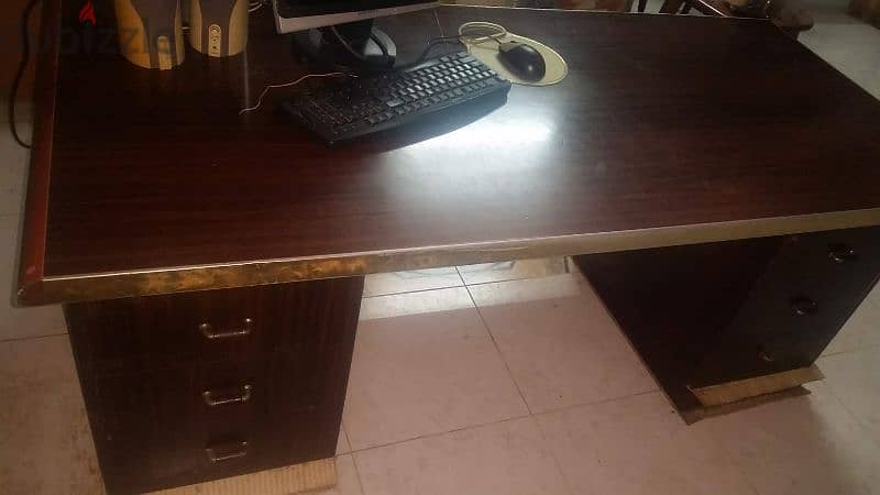 wooden desk - مكتب خشبي 0