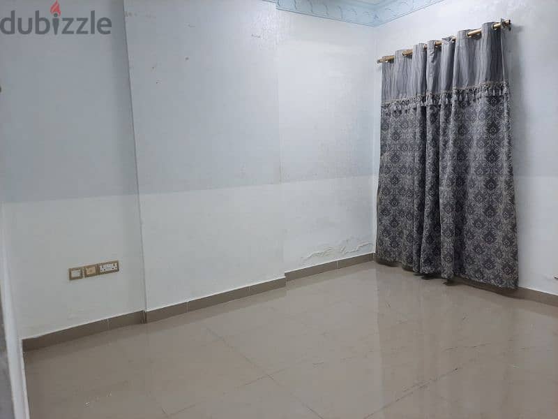 غرفة خاصة وحمام مع مطبخ مشترك ب100 رع 0
