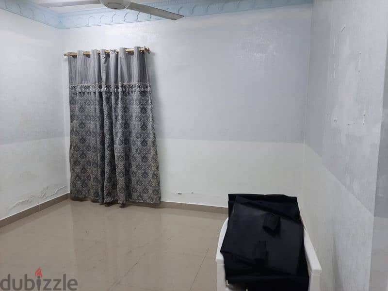 غرفة خاصة وحمام مع مطبخ مشترك ب100 رع 1