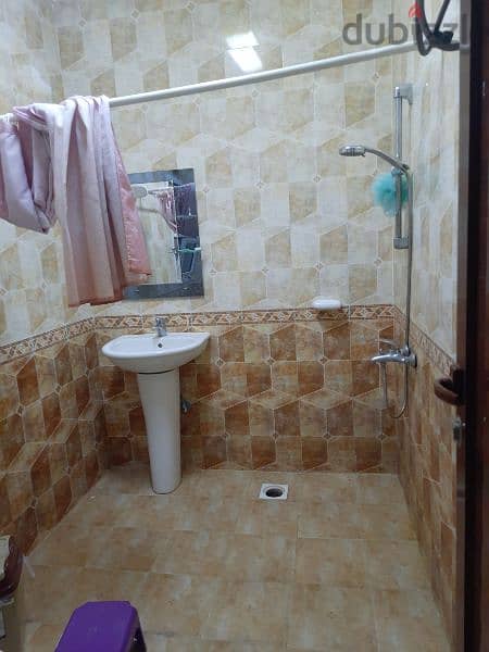 غرفة خاصة وحمام مع مطبخ مشترك ب100 رع 3