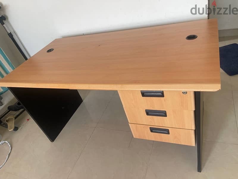 Big size computer table for 10 riyal 0