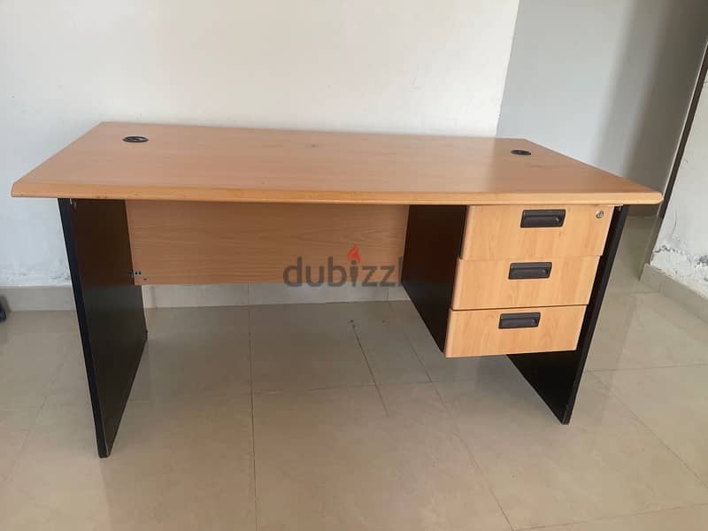 Big size computer table for 10 riyal 1