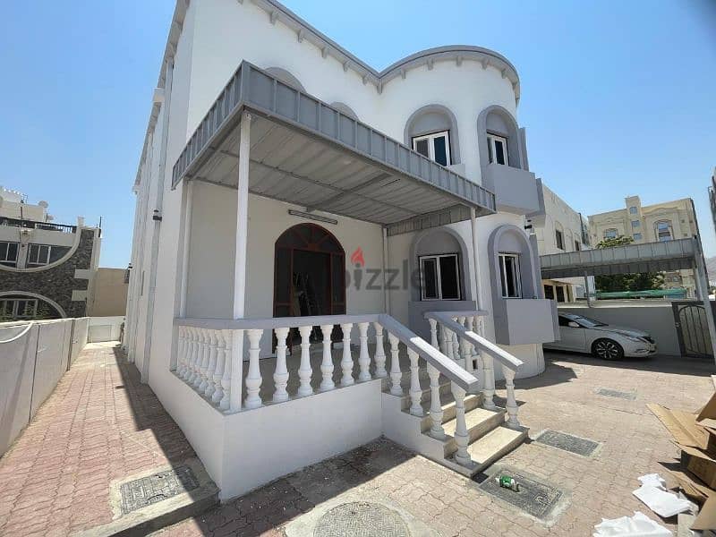 For Rent 4 BHK Villa at Al Khuwair 4