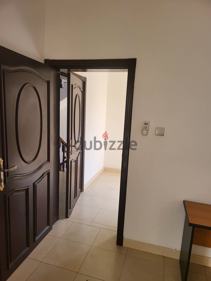 Luxury room  for rent at Qurum height near Level 1 caffee Building 5