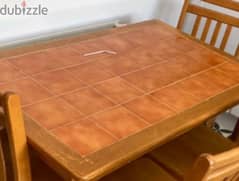Dining Table very good Condition