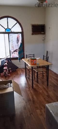 Dining table small - 4 chairs 0