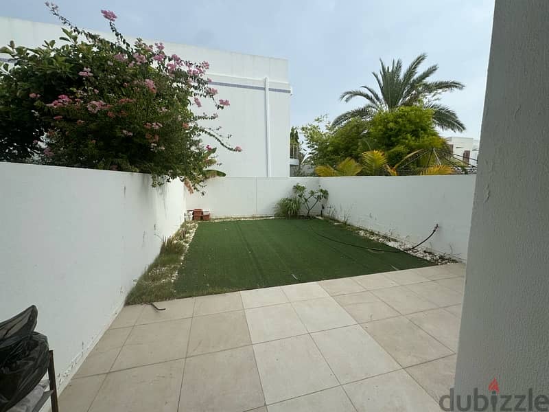 2 bedrooms, 3 bathrooms townhouse The Wave / Furn- 900 / Non Furn- 750 7