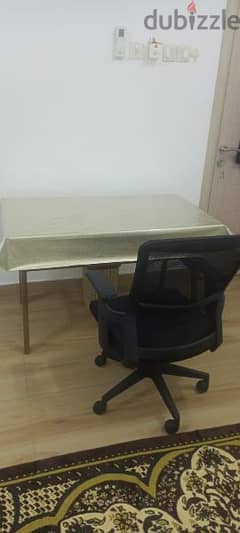 كرسي مكتب هيدرلولك + طاولة