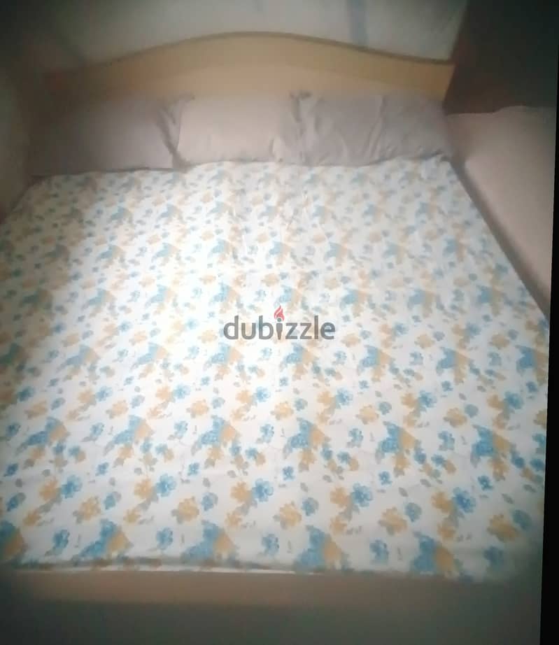 Bed for sale in darsait 4