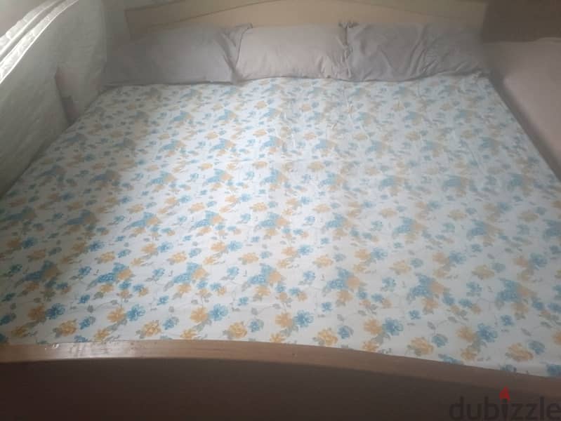 Bed for sale in darsait 8