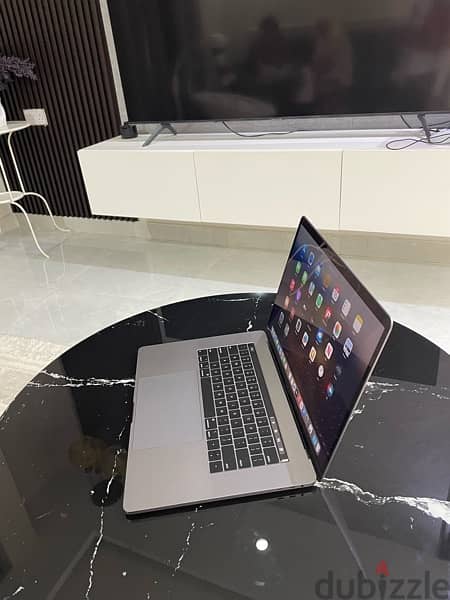 MacBook pro 2019 i9 8 core 2