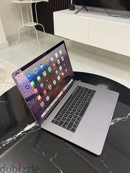 MacBook pro 2019 i9 8 core 5
