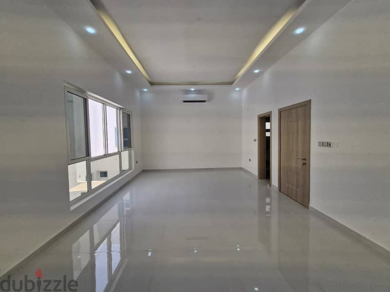 5 + 1 BR Fantastic Villa in Azaiba 7