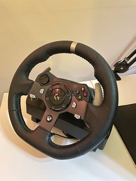Logitech G920 Steering Wheel 1
