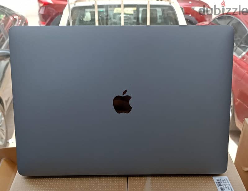 Apple MacBook Pro 2018 Model Core i9 4 GB Graphic Card 2