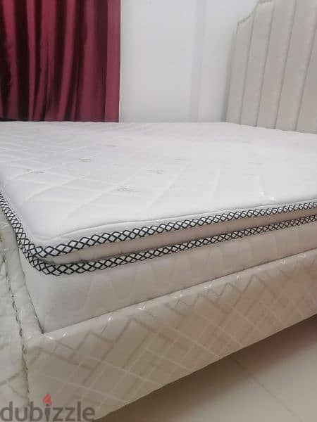 king size bed with mattres سرير كبير مع المرتبة 2