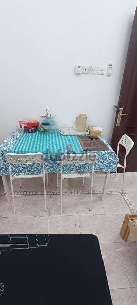 Dining table with 4 chair 4