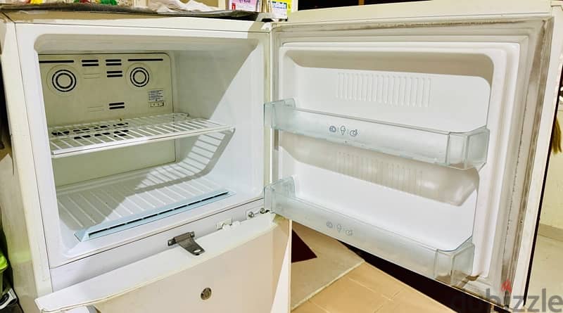 LG 250 ltrs Frost Free Refrigerator 2